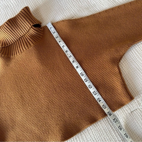 House of Harlow 1960 Camel Cropped Turtleneck Sweater Medium - Picture 9 of 10